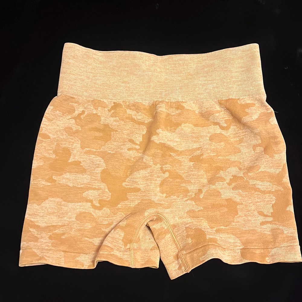 Tan Camo Biker Shorts! 🧡